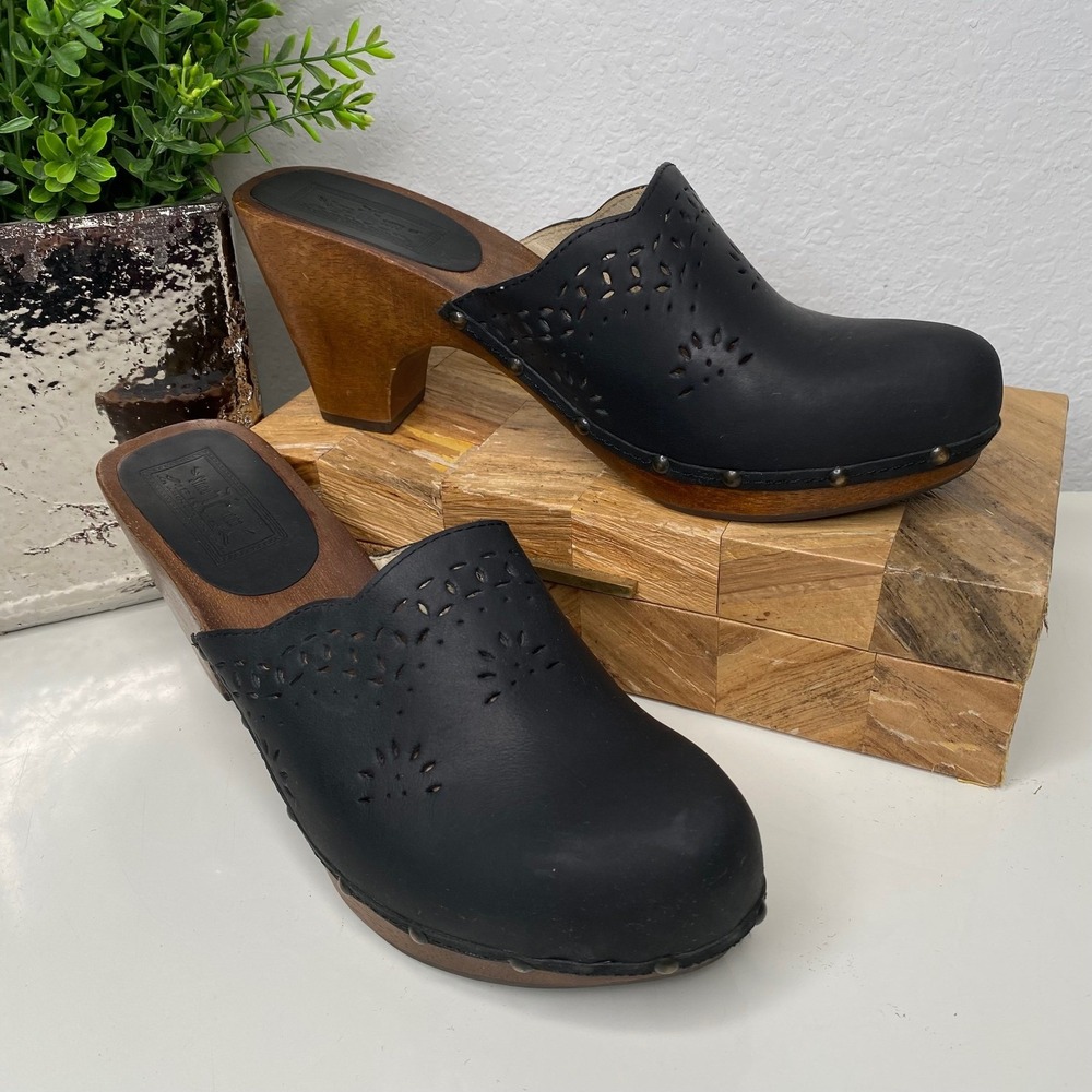Frye‎ Radcliff Perforated Black Leather Wooden Clogs Studded Mules Size 9 Boho